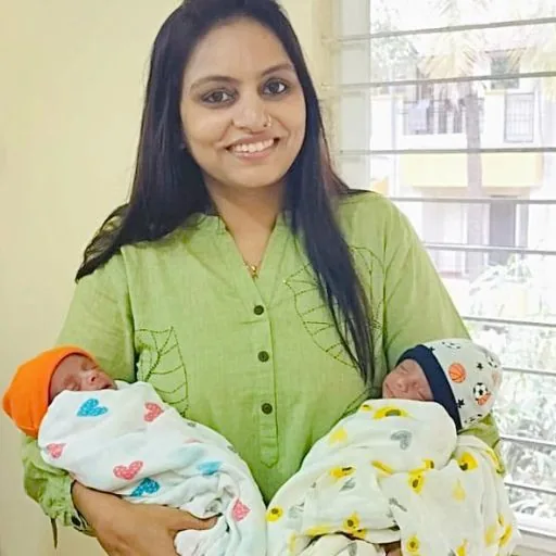 A patient at Neo Fertility Clinic holding her newborn twins