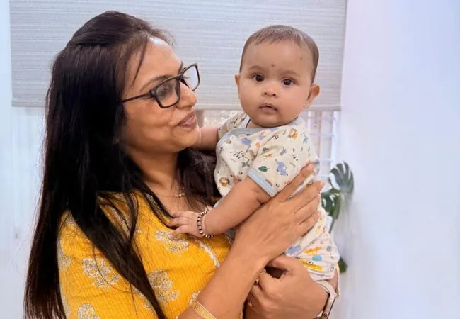 A patient at Neo Fertility Clinic holding her baby